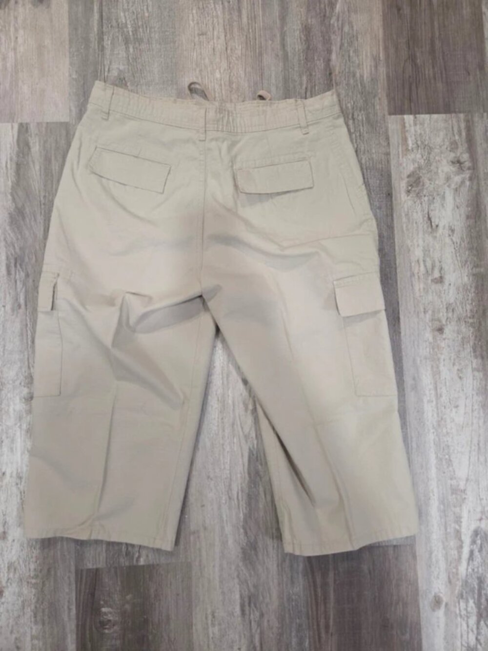 Gloria Vanderbilt Tan Capri Pants Woman's Size 11 - Picture 4 of 4